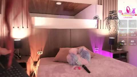 Violet online show from 07-30-26, 11:42