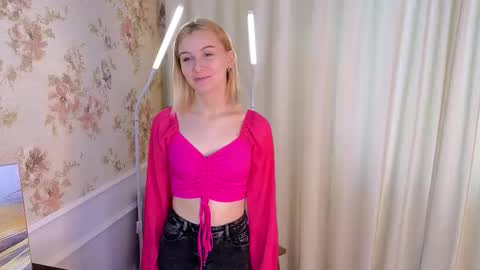 Mia online show from 10-16-25, 03:18