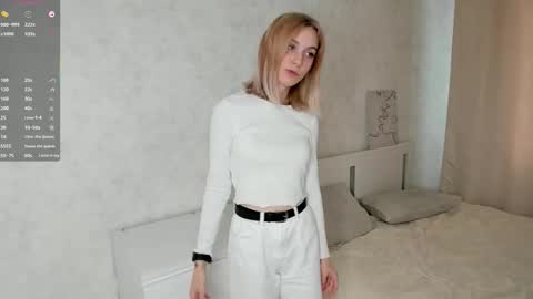 Mia online show from 10-22-25, 04:24