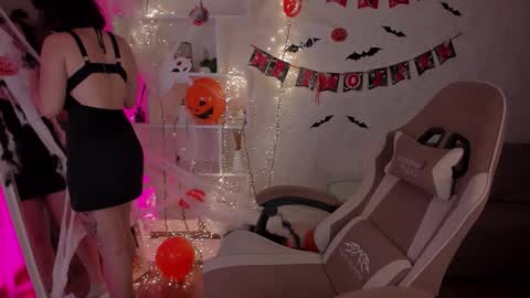 Violet online show from 10-29-25, 04:42