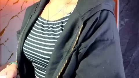 violeth_b online show from 10-27-25, 12:42