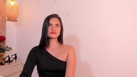 Snapshot of violethilton chatting on 03-05-25, 10:10 violeth online show from 03-05-25, 10:10