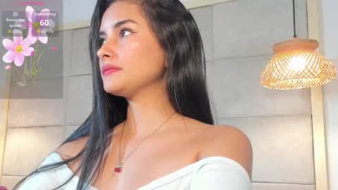 Snapshot of violethilton chatting on 10-17-25, 01:31 violeth online show from 10-17-25, 01:31