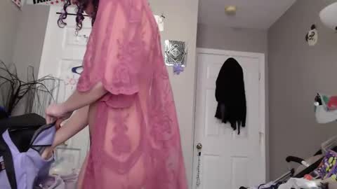 Snapshot of violethooper chatting on 03-07-25, 05:49 Violet Hooper online show from 03-07-25, 05:49