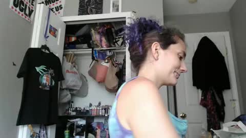 Snapshot of violethooper chatting on 09-18-25, 03:14 Violet Hooper online show from 09-18-25, 03:14