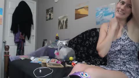 Snapshot of violethooper chatting on 09-22-25, 03:47 Violet Hooper online show from 09-22-25, 03:47