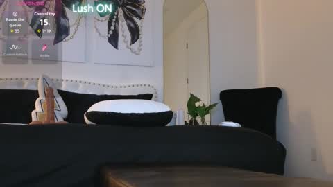 Snapshot of violetik888 chatting on 01-16-26, 10:25 VioletBaby online show from 01-16-26, 10:25