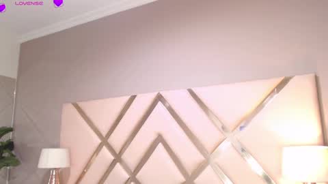 Snapshot of violetlux chatting on 10-16-25, 09:27 VioletLux online show from 10-16-25, 09:27