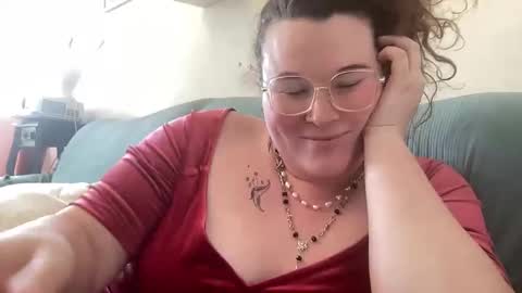 Snapshot of violetlyhappy chatting on 03-20-26, 05:29 violetlyhappy online show from 03-20-26, 05:29