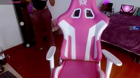 Snapshot of violetqs chatting on 09-10-25, 07:36 online show from 09-10-25, 07:36