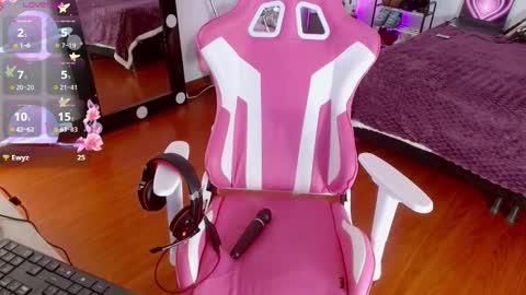 Snapshot of violetqs chatting on 09-19-25, 09:26 online show from 09-19-25, 09:26