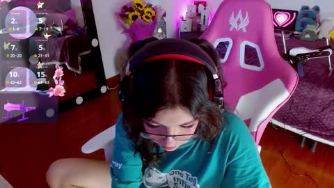 Snapshot of violetqs chatting on 09-27-25, 07:41 online show from 09-27-25, 07:41