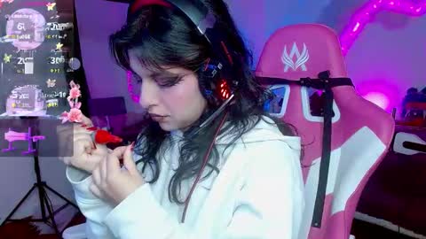 Snapshot of violetqs chatting on 10-14-25, 07:47 online show from 10-14-25, 07:47