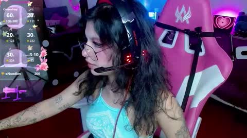 Snapshot of violetqs chatting on 10-20-25, 06:52 online show from 10-20-25, 06:52