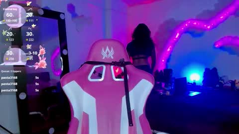 Snapshot of violetqs chatting on 10-21-25, 06:52 online show from 10-21-25, 06:52