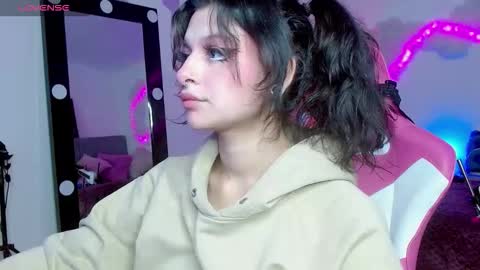 Snapshot of violetqs chatting on 10-23-25, 08:18 online show from 10-23-25, 08:18