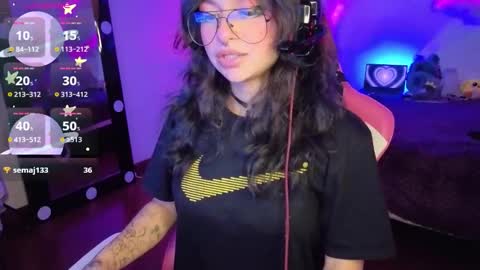 Snapshot of violetqs chatting on 11-08-25, 08:29 online show from 11-08-25, 08:29