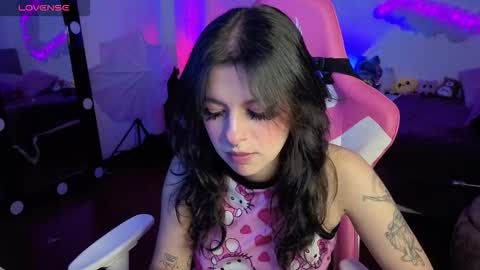 Snapshot of violetqs chatting on 11-22-25, 07:35 online show from 11-22-25, 07:35