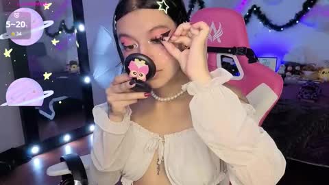 Snapshot of violetqs chatting on 12-14-25, 06:56 online show from 12-14-25, 06:56