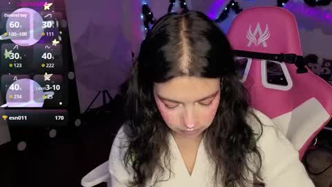 Snapshot of violetqs chatting on 12-22-25, 07:11 online show from 12-22-25, 07:11