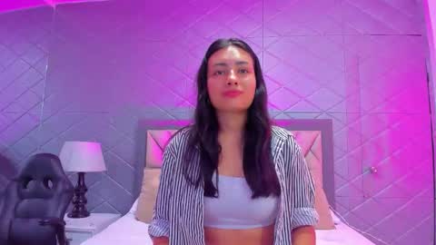 Snapshot of violetrousse chatting on 12-19-25, 05:09 Violet Rousse online show from 12-19-25, 05:09