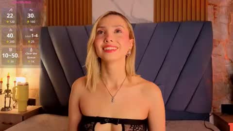 Snapshot of violett__golden chatting on 10-10-25, 11:31 ViolettGolden online show from 10-10-25, 11:31