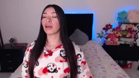 Snapshot of violett_flowers chatting on 03-11-25, 10:53 violeta  online show from 03-11-25, 10:53