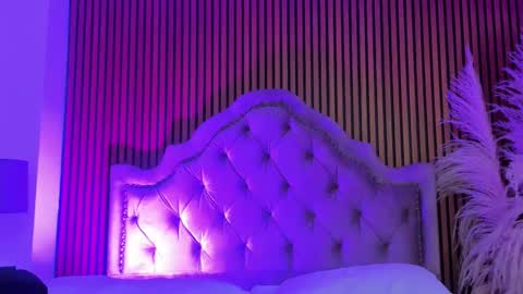 Snapshot of violett_hott_ chatting on 02-15-26, 12:47 violett_hott_ online show from 02-15-26, 12:47