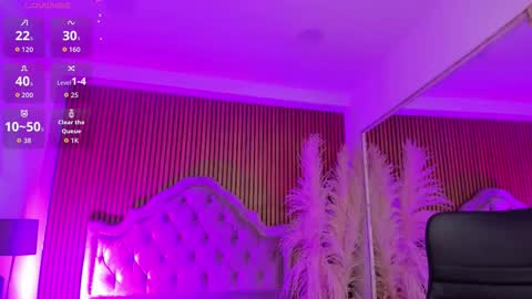 Snapshot of violett_hott_ chatting on 02-19-26, 02:02 violett_hott_ online show from 02-19-26, 02:02