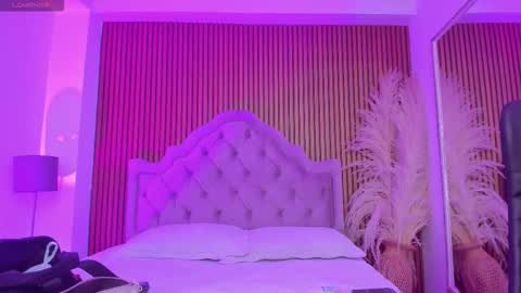 Snapshot of violett_hott_ chatting on 02-21-26, 01:12 violett_hott_ online show from 02-21-26, 01:12