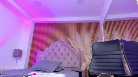 Snapshot of violett_hott_ chatting on 03-04-26, 12:22 violett_hott_ online show from 03-04-26, 12:22