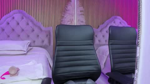 Snapshot of violett_hott_ chatting on 03-09-26, 12:31 violett_hott_ online show from 03-09-26, 12:31