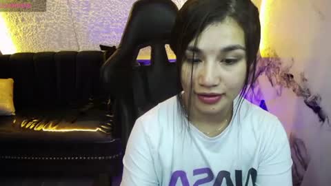 Snapshot of violetta_jhonson_v chatting on 06-25-26, 03:39 Violetta online show from 06-25-26, 03:39
