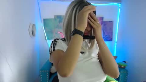 Snapshot of violetta_m_ chatting on 02-04-26, 01:50 Violeta online show from 02-04-26, 01:50