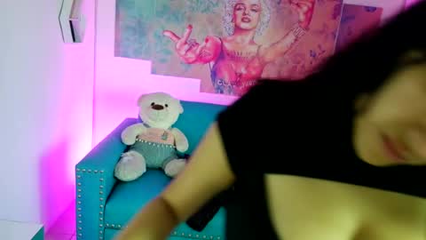 Violeta online show from 06-17-26, 04:30