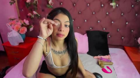 Snapshot of violetta_rousse_ chatting on 10-29-25, 01:13 Violetta Rousse online show from 10-29-25, 01:13