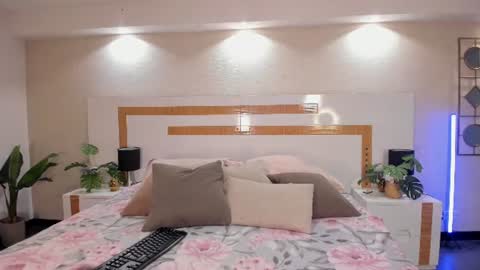 Snapshot of violettaa_stone chatting on 07-02-26, 03:34 Violettaa online show from 07-02-26, 03:34