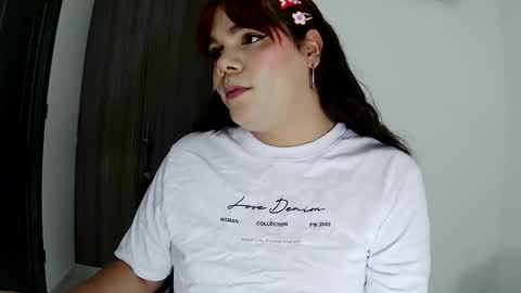 Snapshot of violettacam69 chatting on 11-11-25, 07:14 violettacam69 online show from 11-11-25, 07:14