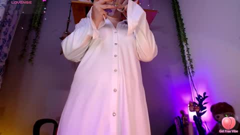 Snapshot of violettasexycam chatting on 02-22-26, 10:19 violetafetish online show from 02-22-26, 10:19