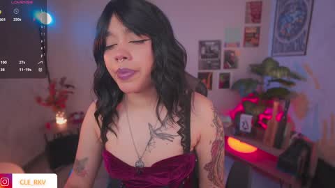 JULIE UWU online show from 04-05-26, 09:23