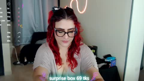 Snapshot of violettelynn_ chatting on 03-03-26, 06:52 Violetta Morningstar online show from 03-03-26, 06:52