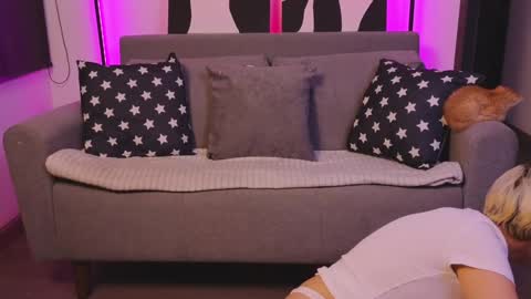 Violet online show from 01-30-25, 01:33