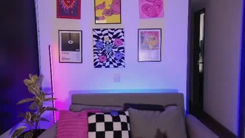 Violet online show from 06-26-26, 01:54