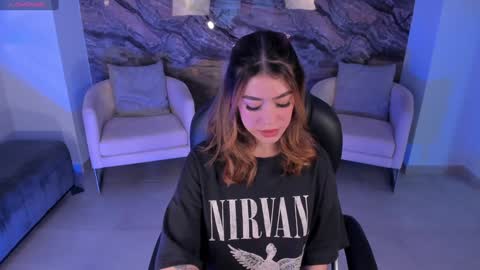 Snapshot of violetthansson chatting on 12-29-24, 05:33 Violett  online show from 12-29-24, 05:33