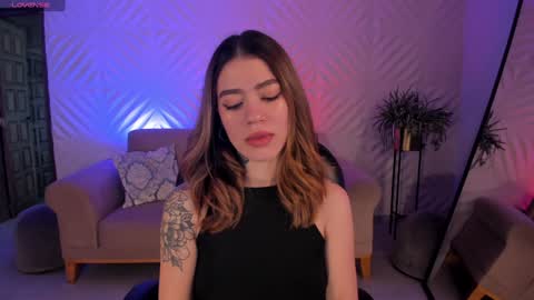 Snapshot of violetthansson chatting on 01-04-25, 10:02 Violett  online show from 01-04-25, 10:02