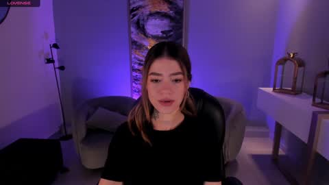 Snapshot of violetthansson chatting on 01-05-25, 05:09 Violett  online show from 01-05-25, 05:09