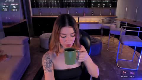 Snapshot of violetthansson chatting on 02-04-25, 06:38 Violett  online show from 02-04-25, 06:38