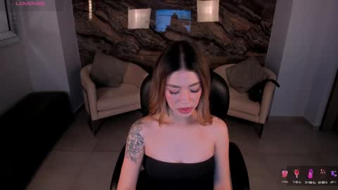 Snapshot of violetthansson chatting on 02-11-25, 09:46 Violett  online show from 02-11-25, 09:46