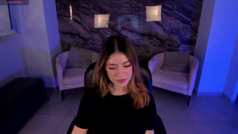 Snapshot of violetthansson chatting on 02-16-25, 10:21 Violett  online show from 02-16-25, 10:21