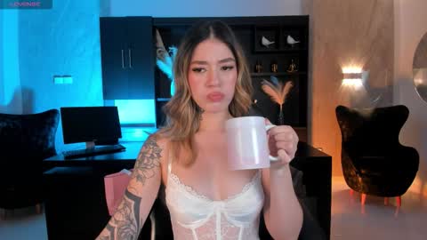Snapshot of violetthansson chatting on 10-01-25, 06:25 Violett  online show from 10-01-25, 06:25